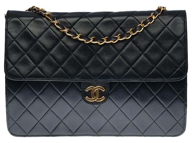 Timeless Esplêndida bolsa de ombro Chanel Classique em couro preto acolchoado, garniture en métal doré  ref.365020