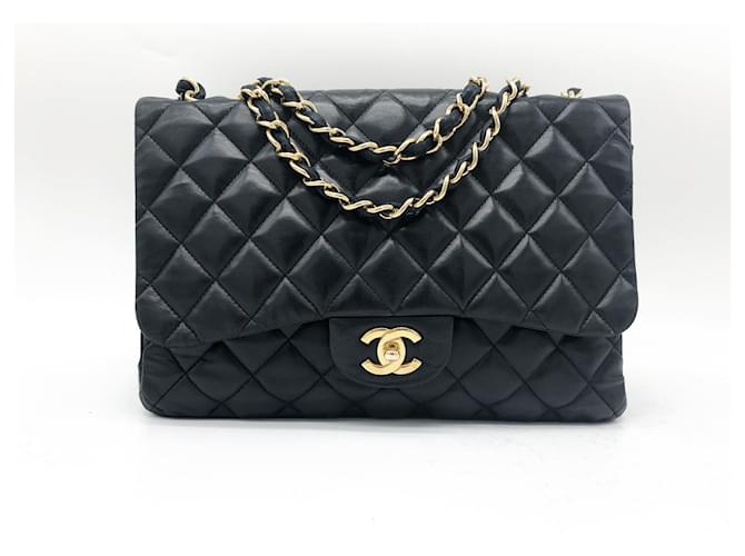 Timeless Chanel Handtaschen Schwarz Leder  ref.365896
