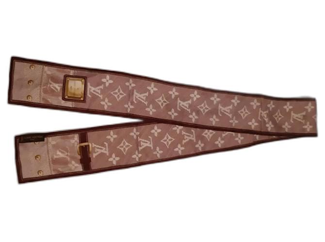 Louis Vuitton Lenços de seda Multicor  ref.366274