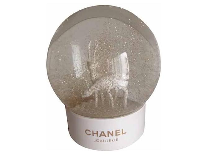 CHANEL JOALLERIE SNOW BALL White Acrylic  ref.366301