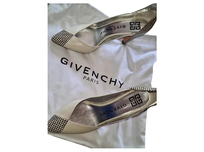 Givenchy Heels Beige Leather  ref.366660