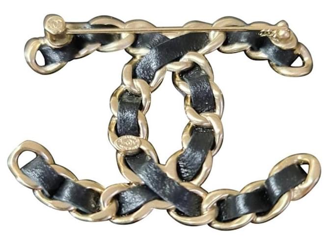 Corrente de broche CHANEL CC em couro preto Dourado Metal  ref.367604