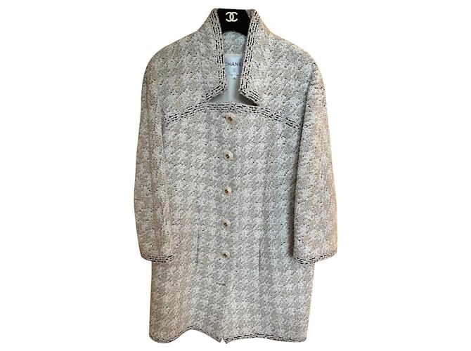 Chanel NUEVO 2019 Abrigo de tweed de otoño Beige  ref.368023