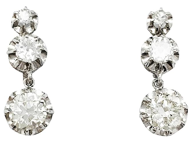 inconnue Lever-back earrings in platinium and diamonds. Platinum  ref.368195