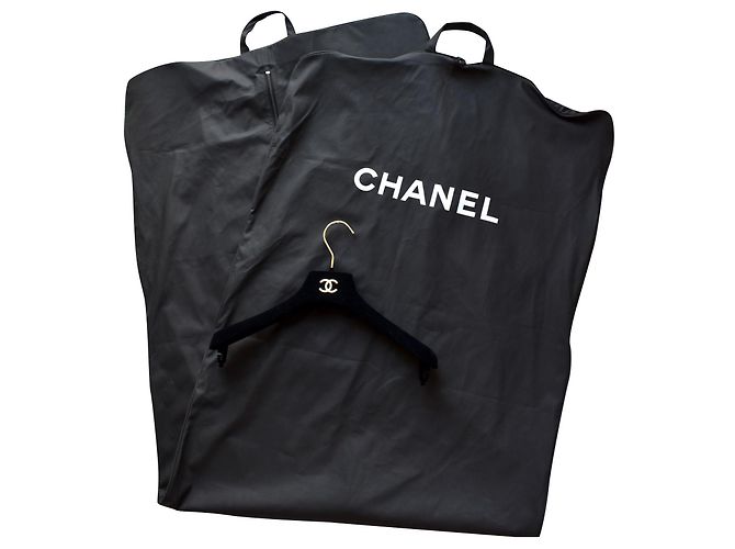 Chanel Estuche de viaje XL + percha Negro