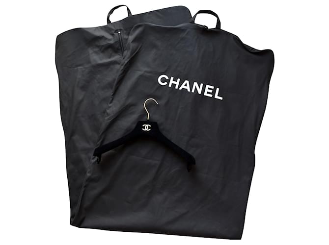 Chanel XL Reisekoffer + Aufhänger Schwarz  ref.369232