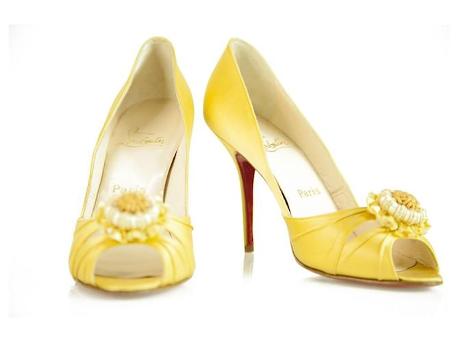 NOVO Peeptoe de cetim amarelo Christian Louboutin Pompadouce 11saltos cm sz 40 Seda  ref.369784