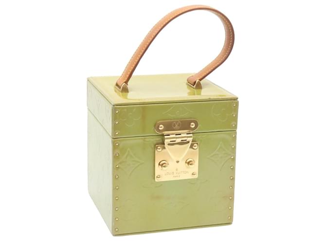Louis Vuitton Bleecker Green Patent leather ref.370247 - Joli Closet