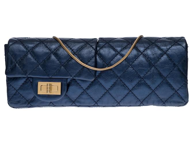 Chanel Edição limitada / bolsa 2.55 com lados forrados em couro acolchoado metálico azul meia-noite e acabamento em metal dourado  ref.370775