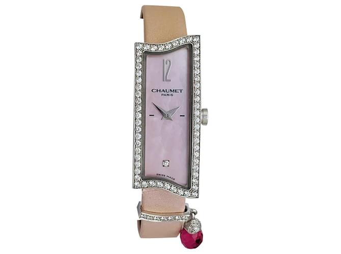 Reloj Chaumet "Frisson" de oro blanco, diamantes, nácar y turmalina.  ref.371110