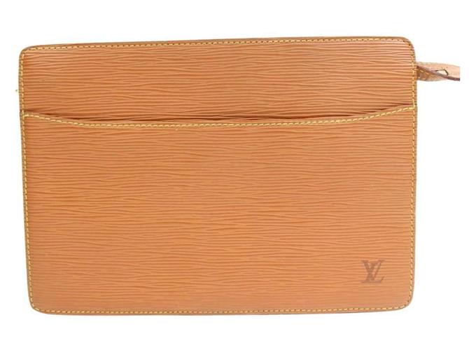 Louis Vuitton Pochette Homme de cuero marrón Epi con cremallera  ref.371229
