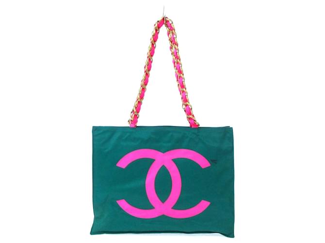 Chanel-Einkaufstasche Grün Synthetisch  ref.371638