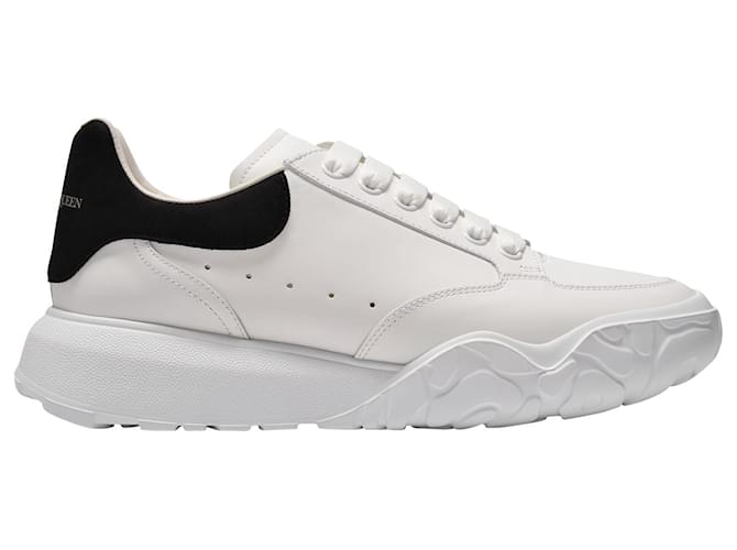 Alexander Mcqueen Court Sneakers aus weißem Leder und schwarzem Absatz  ref.373707