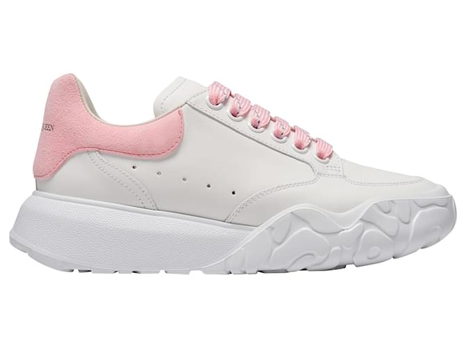 Alexander Mcqueen Sneakers Court in pelle bianca e tacco rosa Bianco  ref.373722