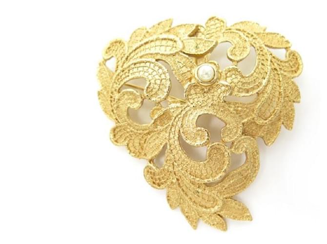 Other jewelry NEW VINTAGE BROOCH YVES SAINT LAURENT GOLD LEAF & PEARL PENDANT BROOCH Golden Metal  ref.375927