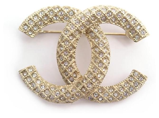 Other jewelry NEW CHANEL LOGO CC & STRASS AB BROOCH5207 IN GOLD METAL NEW GOLDEN BROOCH  ref.376150