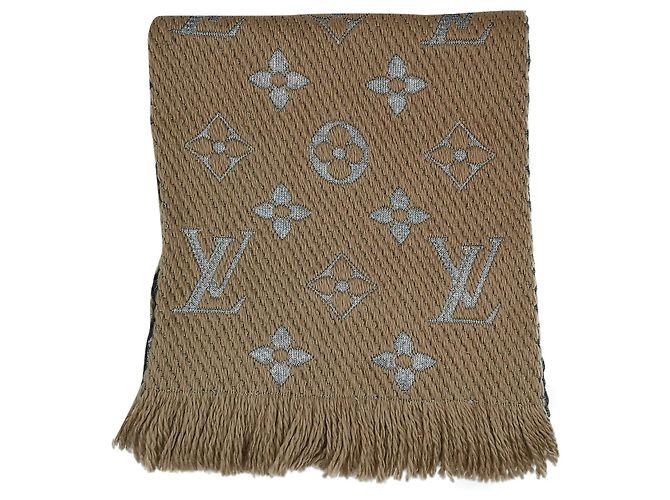 Louis Vuitton Brillo de Logomania Beige