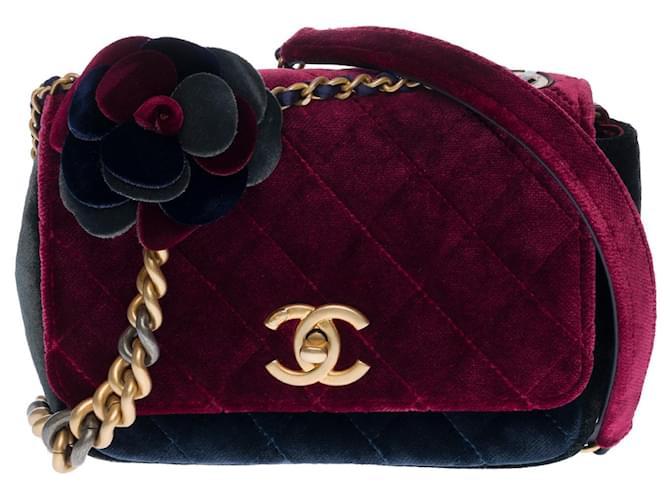 Timeless Chanel Bolsa com aba Camelia / Mini Classique de edição limitada em veludo acolchoado vermelho e azul com bolsa combinando, garniture en métal doré  ref.378704