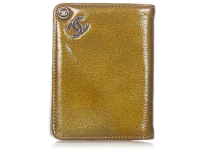 Porte-cartes Chanel en cuir verni vert Cuir vernis Vert foncé  ref.380183