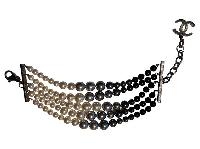 Pulseira Chanel de 5 fileiras de pérolas pretas e brancas Preto