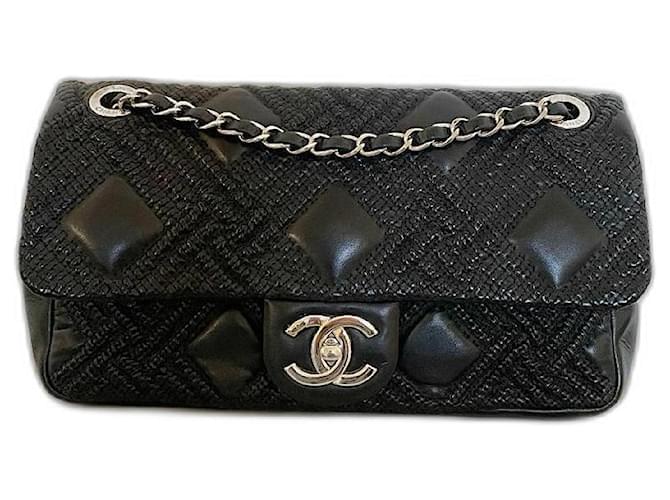 Timeless Bolsa Chanel preta com aba simples Preto Couro  ref.381902