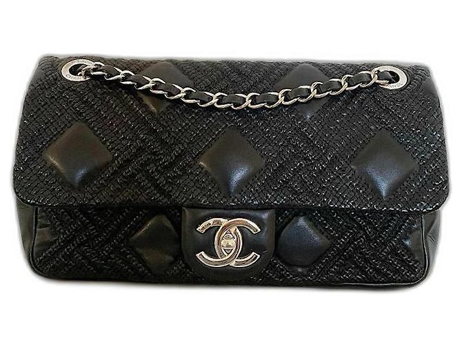 Timeless Bolsa Chanel preta com aba simples Preto