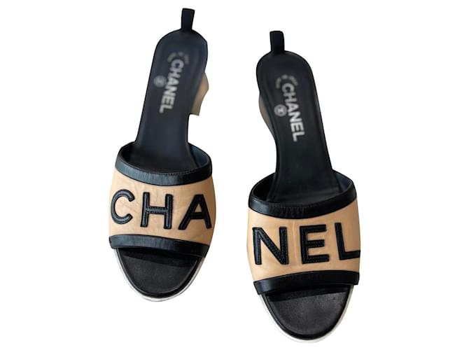 Chanel Mules Black White Leather Cloth ref.524021 - Joli Closet