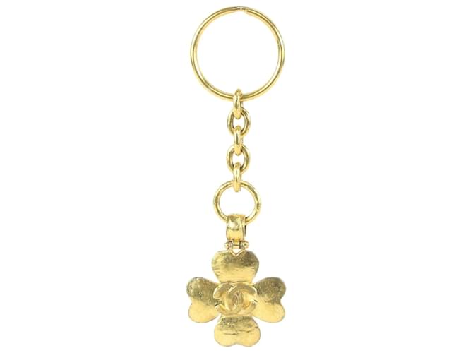 Chanel gold 95p CC Clover Keychain Bag Charm White gold  ref.382104