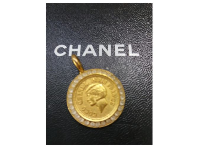 Coco Crush Ciondolo Chanel D'oro Metallo