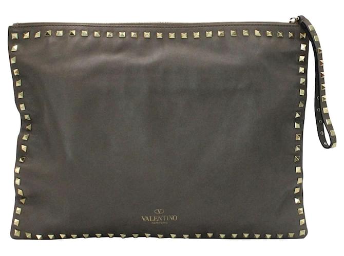 Valentino Brown Leather Large Rockstud Clutch ref.383449 - Joli Closet