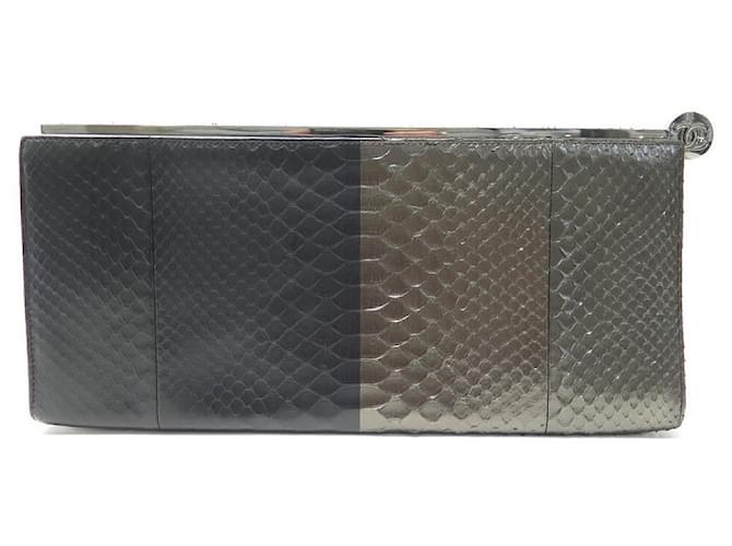 CHANEL HANDBAG IN TWO-TONE GRAY PYTHON LEATHER SNAKE CLUTCH Grey Exotic  leather ref.383498 - Joli Closet