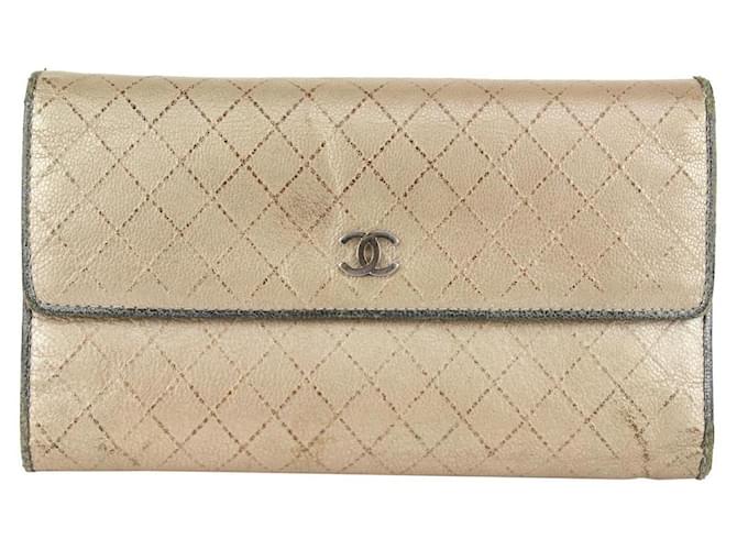 Chanel Portafoglio in pelle trapuntata dorata con logo CC 10CC929 Oro bianco  ref.383692