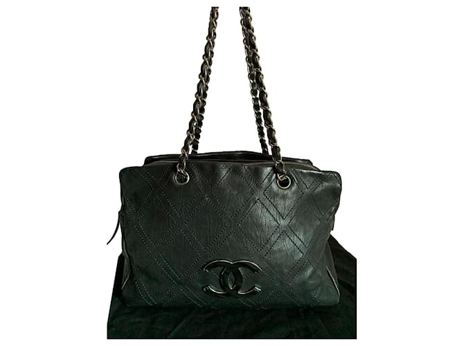 Wunderschöne Chanel Tasche Schwarz Leder  ref.384135