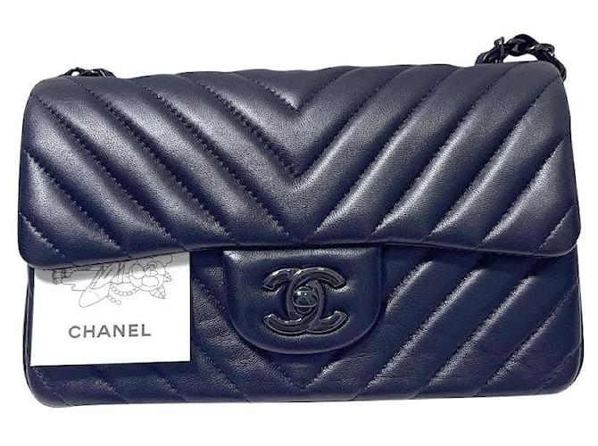 Classique Mini sac à rabat Chanel So Black Chevron Timeless Cuir Noir  ref.384199