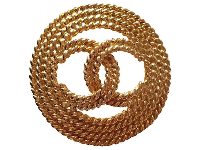 Chanel Alfinetes e broches Dourado Metal  ref.384751