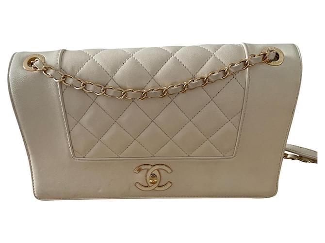 Chanel Mademoiselle vintage Bege Gold hardware Couro  ref.384759