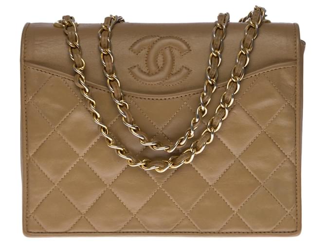 Precioso bolso Chanel Classique con solapa completa en piel de cordero acolchada color topo, guarnición en métal doré Caramelo Cuero  ref.384773