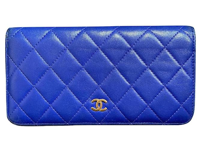 Chanel carteiras Azul Couro  ref.385692