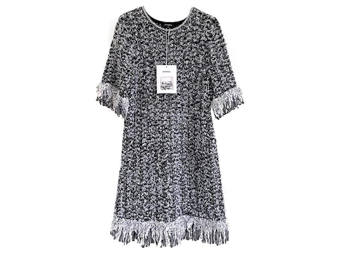 Chanel NEU 2018 Flauschiges Kleid mit Logo Mehrfarben Tweed  ref.385699