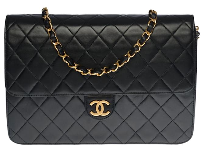 Timeless Esplêndida bolsa com aba Chanel Classique em couro preto acolchoado, garniture en métal doré  ref.388046