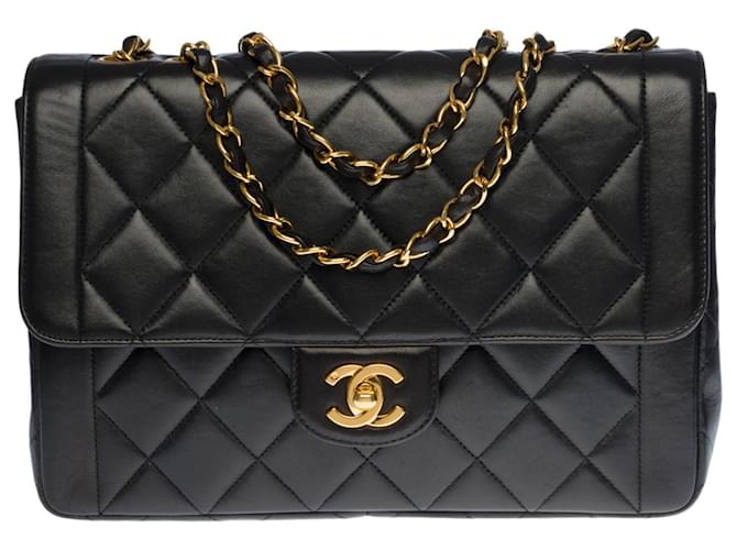 Timeless Chanel Esplêndida e rara bolsa de ombro Classic Flap em couro preto acolchoado, garniture en métal doré  ref.388178