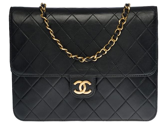 Classique Splendide sac bandoulière Chanel Flap bag en cuir matelassé noir, garniture en métal doré  ref.388363