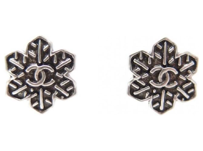 Chanel Snowflake earrings Silvery Metal  ref.388502