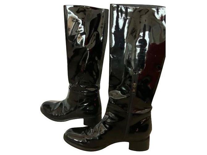 Prada Schwarze Lackstiefel