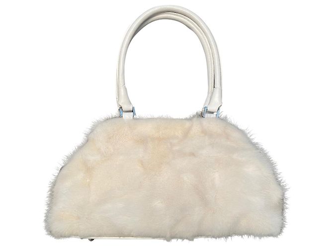 Bolsa Nando Muzi em couro branco e pele de coelho ecru