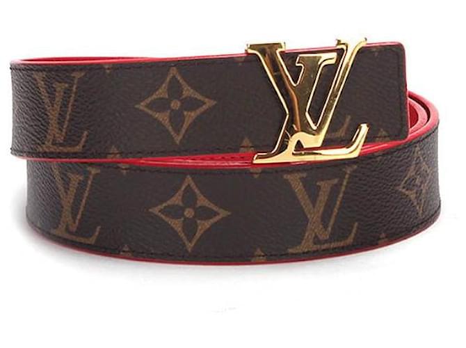 cinturón reversible LV Initiales de 40 mm de Louis Vuitton. Precio: 435  euros., Fueradeserie/moda-y-caprichos