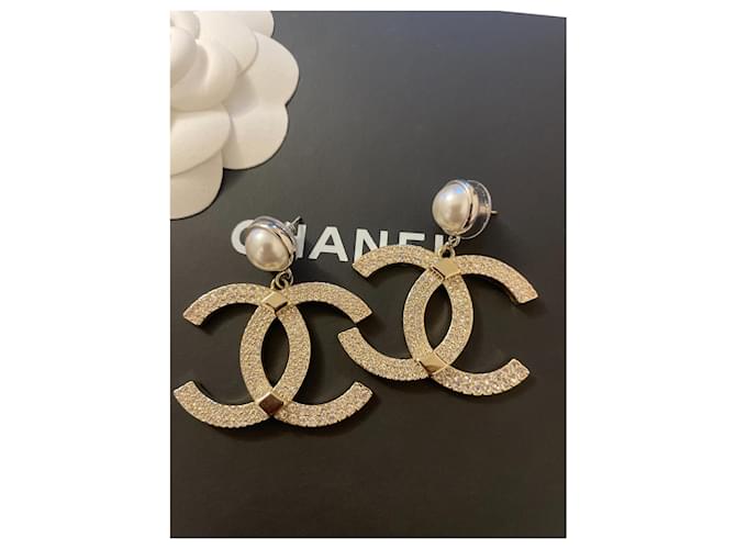 Chanel Boucles d'oreilles pendentif CC Acier Bijouterie dorée  ref.413611