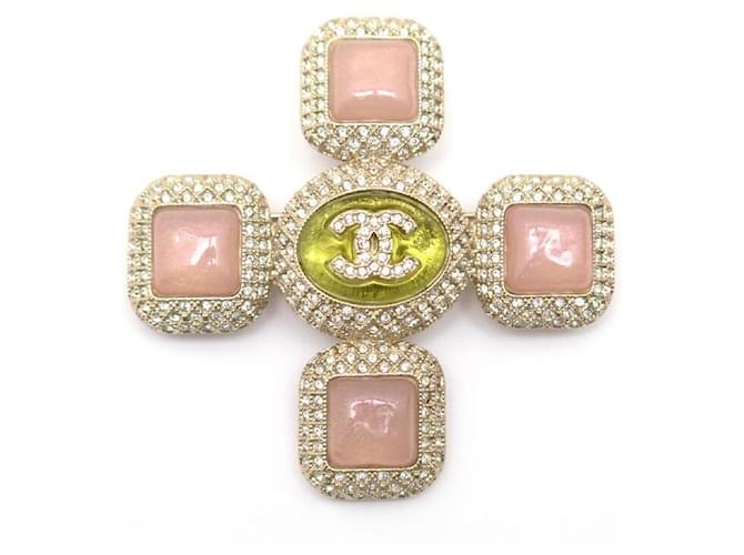 Other jewelry NEW CHANEL CROIX BROOCH CC LOGO PATE DE GLASS STRASS IN GOLD METAL BROOCH Golden  ref.392435