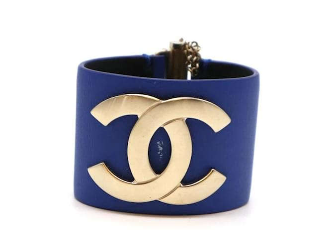 Chanel Gold Blau Leder CC Logo Glide Lock Armreif  ref.393866