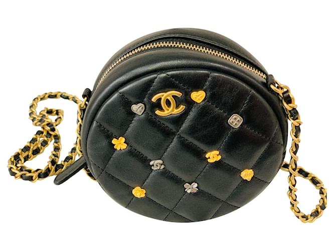 Chanel amuleto de la suerte Negro Cuero  ref.394761